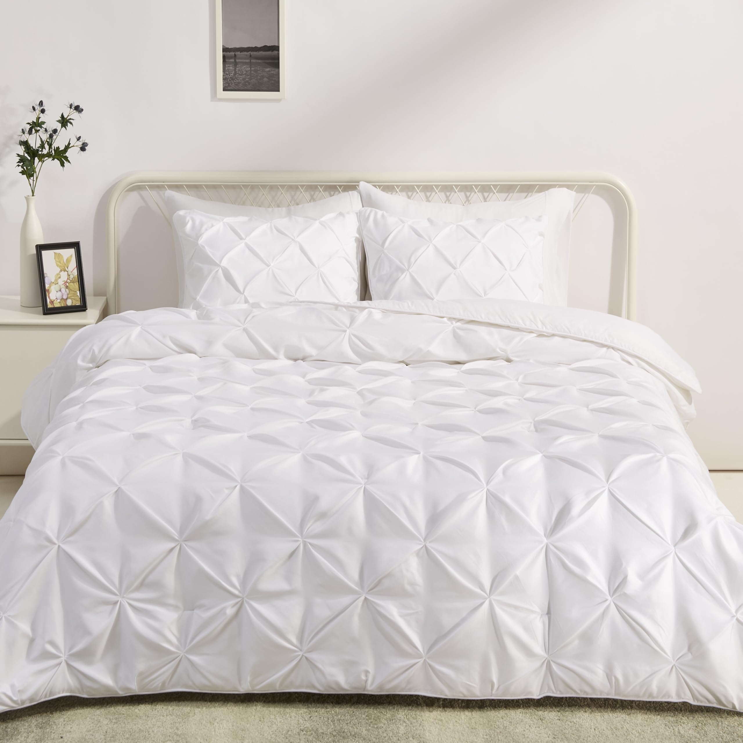 Amazon Basics Pinch-Pleat King Comforter
