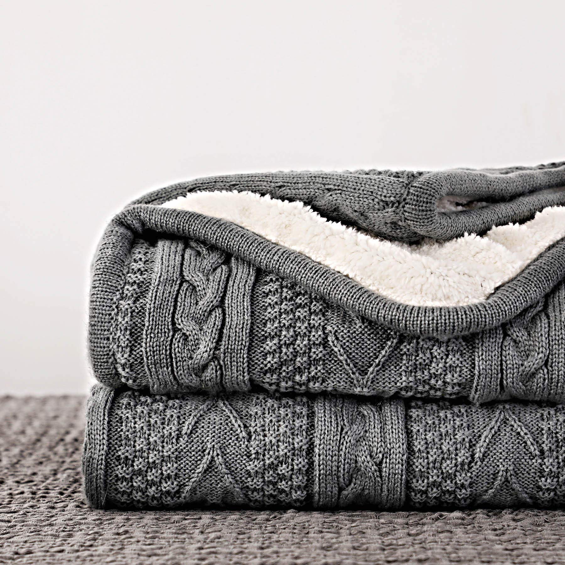 Longhui Sherpa Cable Knit Throw