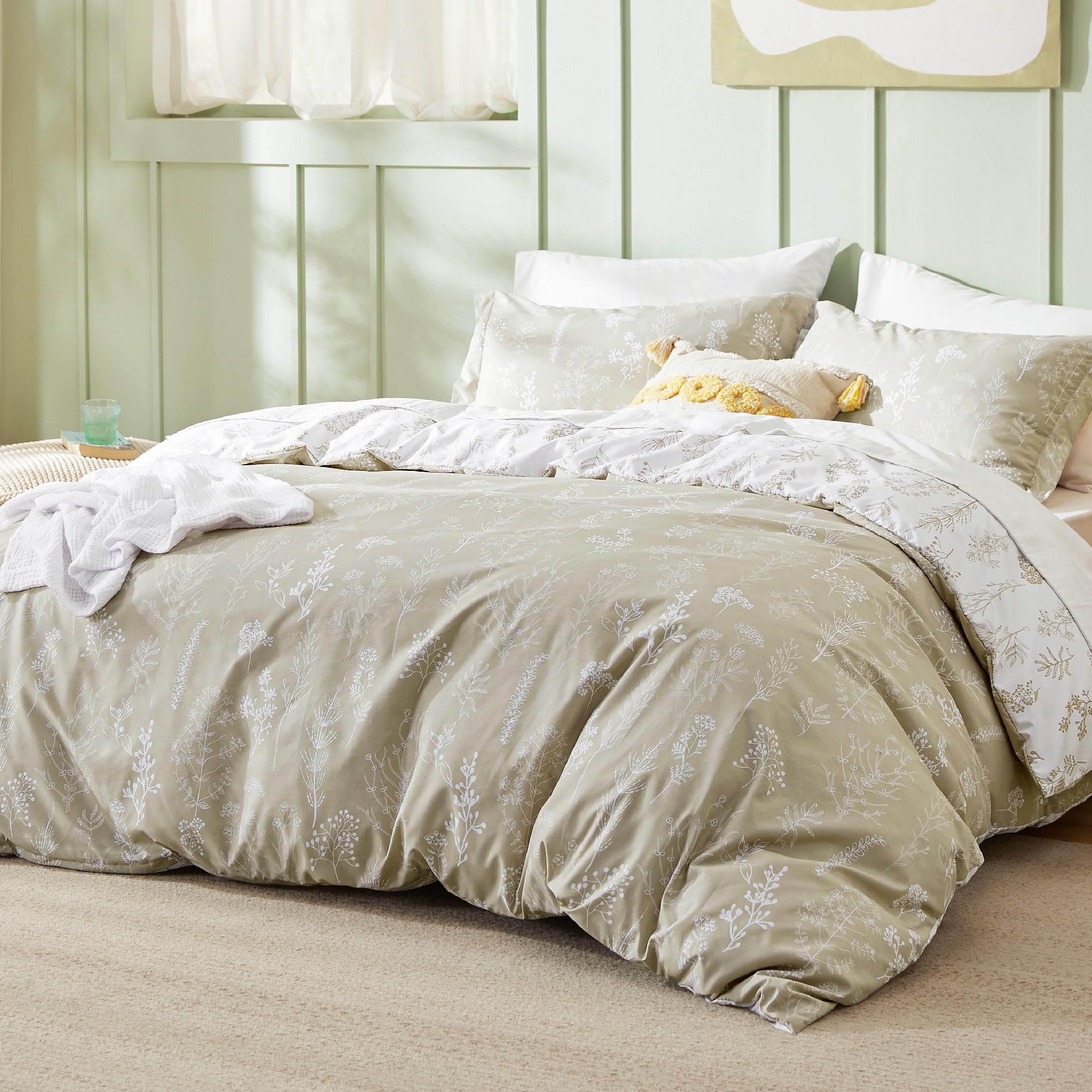 Bedsure Queen Reversible Floral Comforter Set